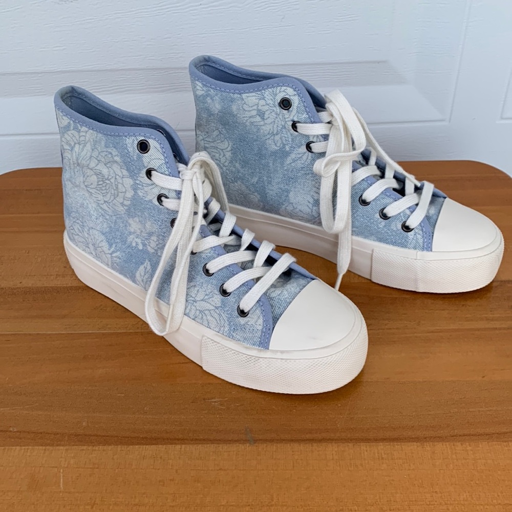 American Eagle High Top Sneakers